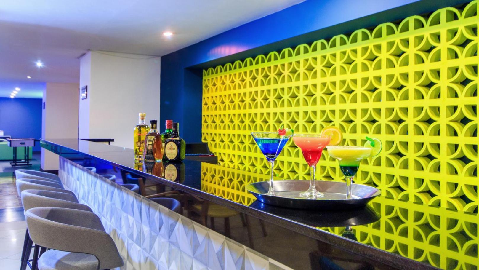 Pop Art Hotel Las Colinas 马尼萨莱斯 外观 照片